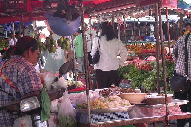 mars 04160.JPG - atmarknad inne i Phuket town